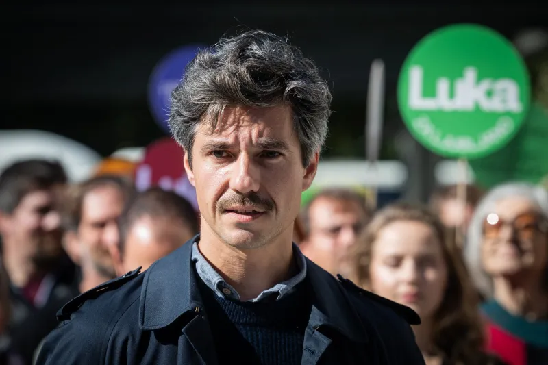 Novinarska konferenca kandidata za zupana Mestne obcine Ljubljana Luke Mesca po vlozitvi kandidatur, na kateri je predstavil svojo kandidatno listo za mestni svet ter spregovoril o kljucnih programskih prioritetah za prihodnost Ljubljane.Foto: STAKandidat za zupana MOL Luka Mesec.